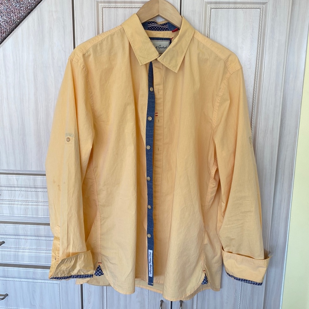 Gorgeous Men’s Peach Robert Graham Button Down- Perfect Condition